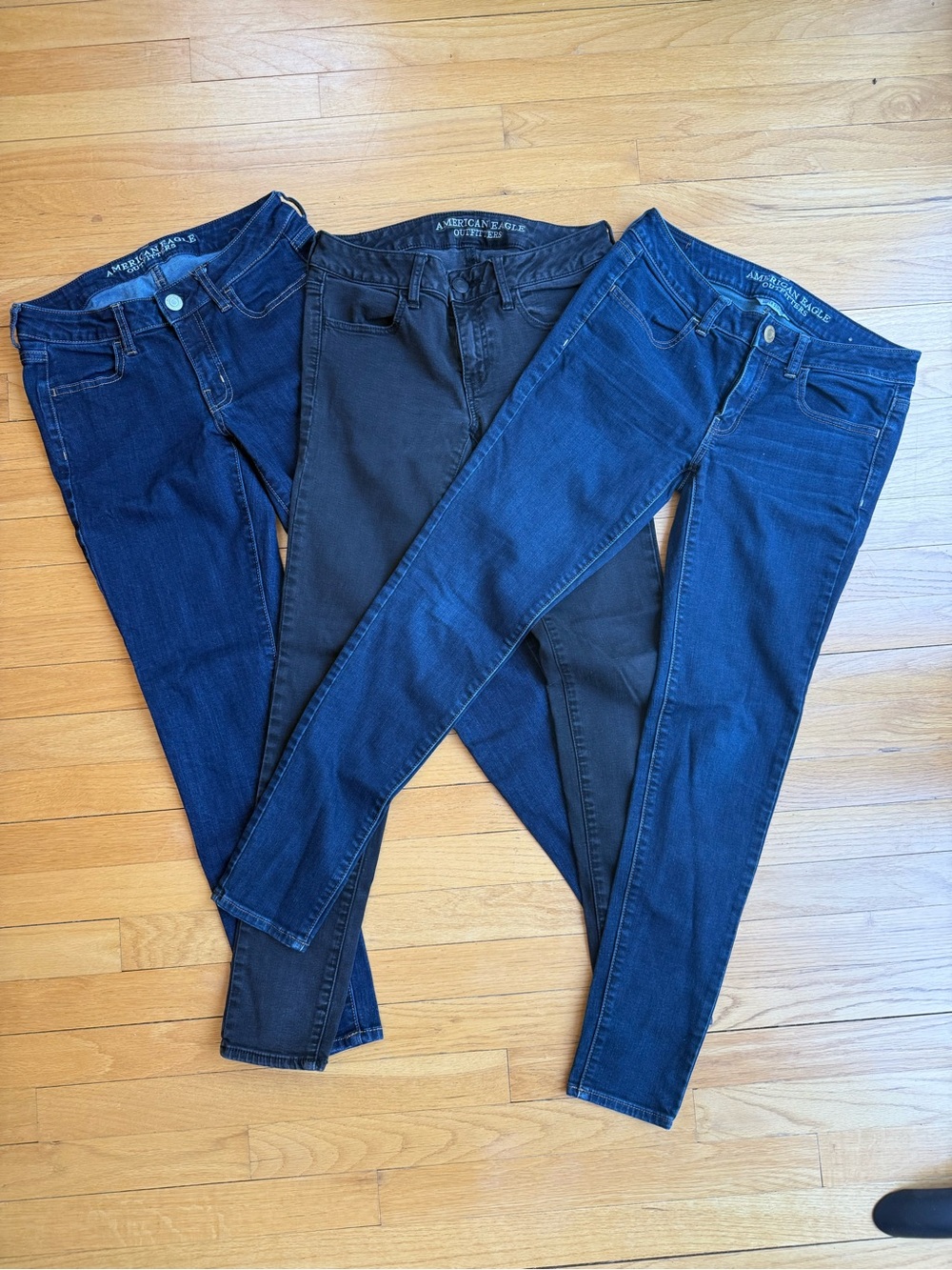 BUNDLe (3) American Eagle Outfitters Women's size 6 Jeggings - Blue & Black